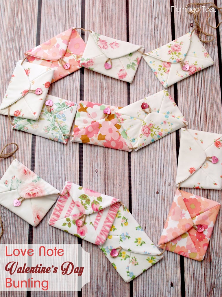 How to Make this Love Note Valentines Day Bunting! Those little envelopes are so cute!!