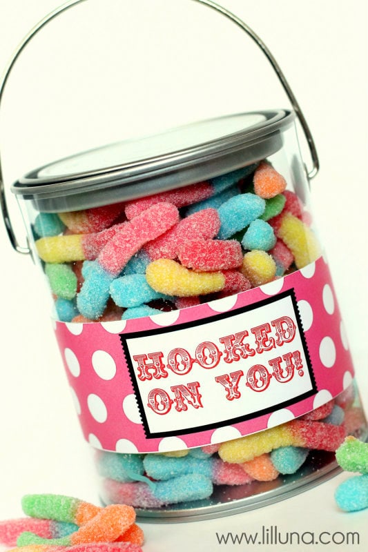 Hooked on You Pail. LOVE this Valentines gift idea on { lilluna.com }