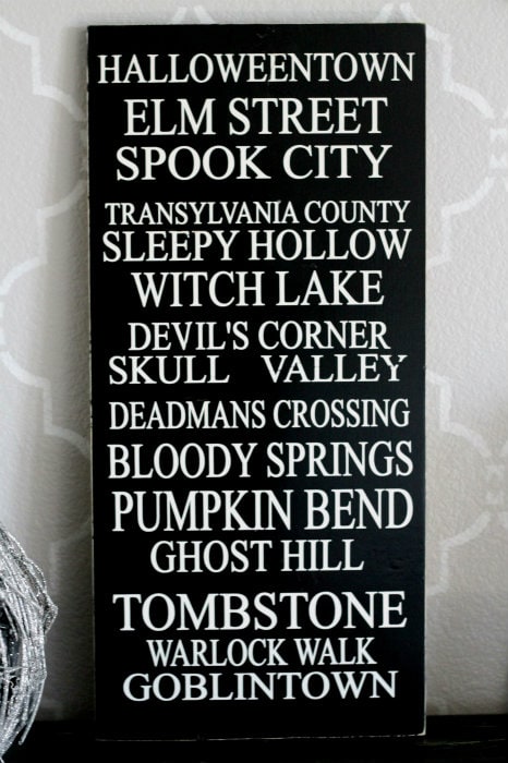 Halloween Gallery Wall! Great prints and ideas for the perfect Halloween display!