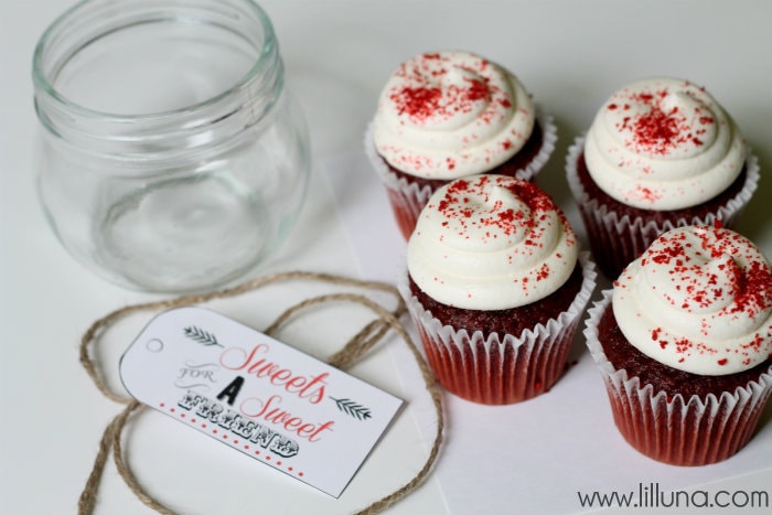 Cupcake Gift Jar!! So cute and unique!! Keep upside down or turn it right side up & fill with treats!