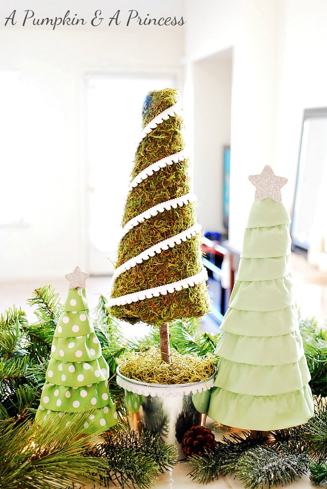 A beautiful collection of 30 Handmade Christmas Trees! Lots of great ideas to inspire you!