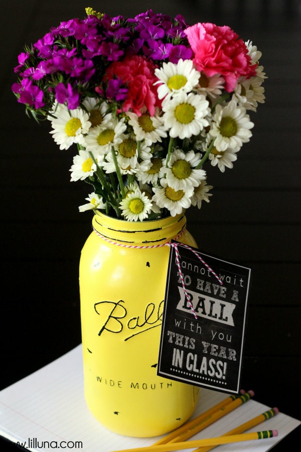 Vintage Ball Jar Teacher Gift with free print on { lilluna.com } Fill with pencils or flowers!!