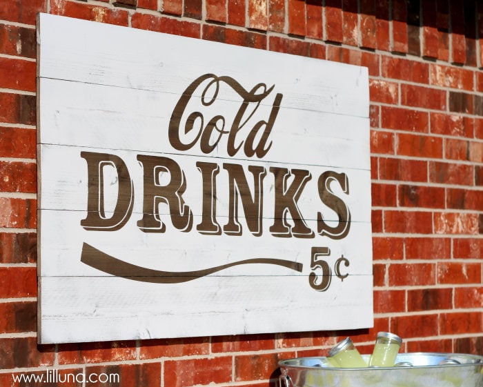 VINTAGE Cold Drinks Sign Tutorial { lilluna.com } The perfect outdoor sign!!