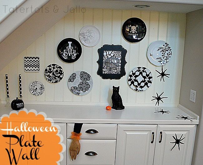 45 Halloween Decor Ideas - TONS of spooky and fun Halloween decorations to inspire you!! { lilluna.com }