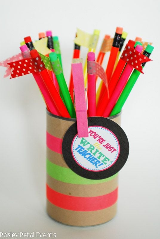 15 Back To School Teacher Gifts to send with your kids the first week of school!! { lilluna.com }