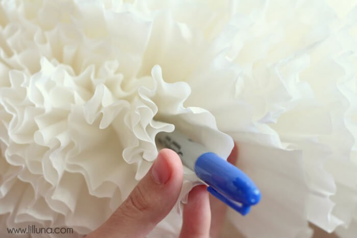Easy but beautiful Coffee Filter Wreath Tutorial { lilluna.com } Takes time, but requires little supplies & turns out so cute!!