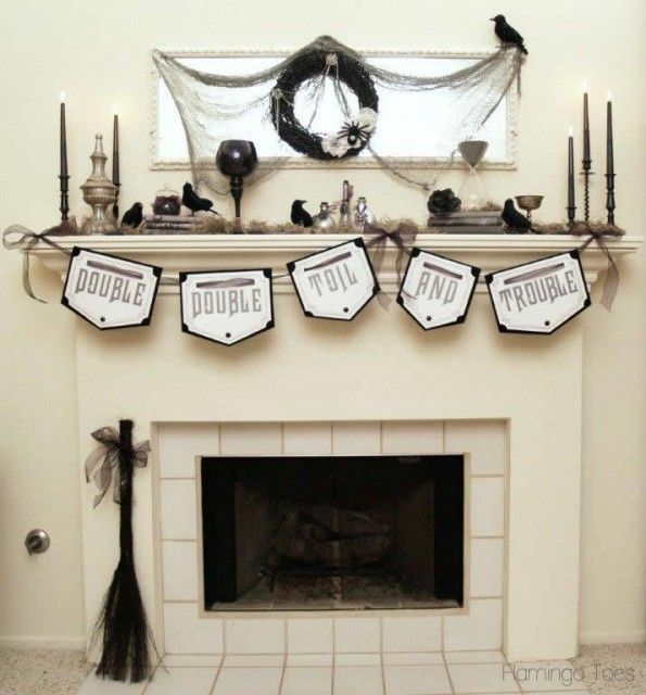 45 Halloween Decor Ideas - TONS of spooky and fun Halloween decorations to inspire you!! { lilluna.com }