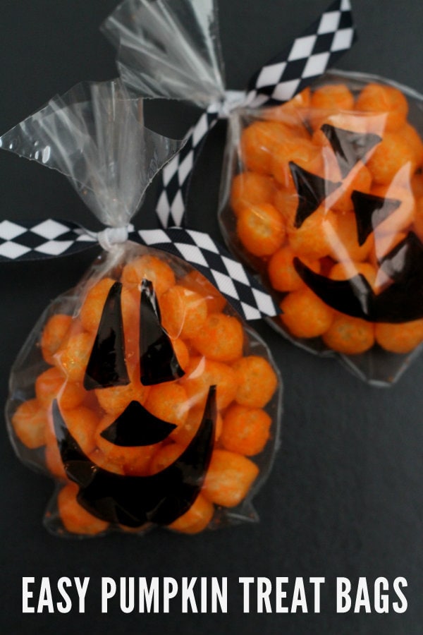 Adorable Halloween Movie Night Gift - A cute basket filled with yummy treats & a movie - perfect for date night { lilluna.com }