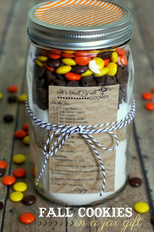 Fall Cookies in a Jar Gift with free recipe tag on { lilluna.com } Such an easy idea! 