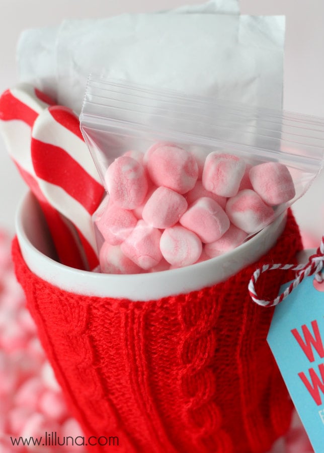 Hot Cocoa Gift idea with free tags - CUTE! This is an inexpensive, but thoughtful gift!