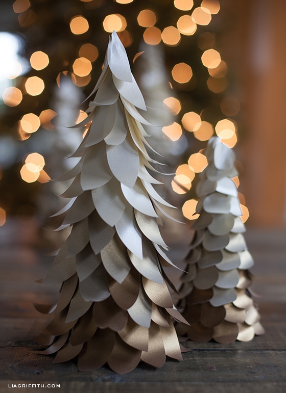 A beautiful collection of 20 Handmade Christmas Trees - Such cute and easy Christmas decor!! { lilluna.com }