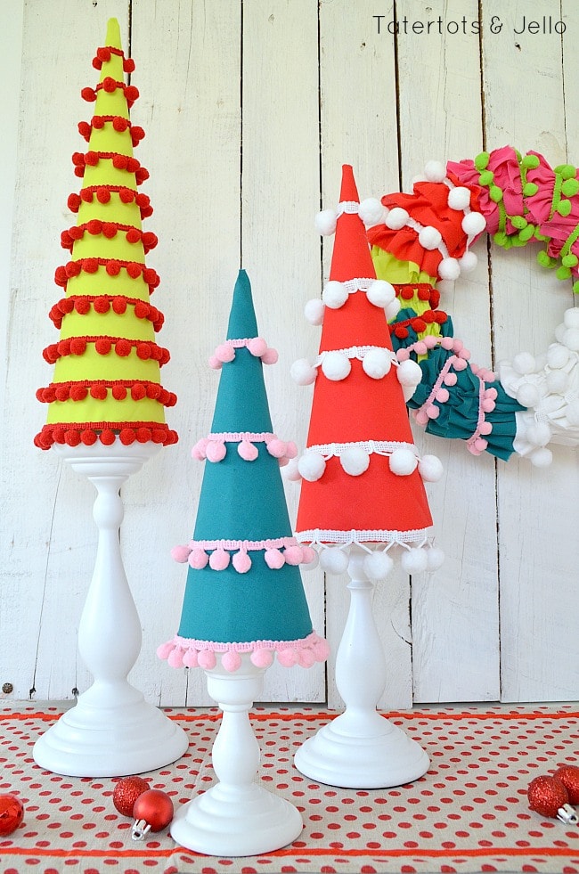 A beautiful collection of 20 Handmade Christmas Trees - Such cute and easy Christmas decor!! { lilluna.com }