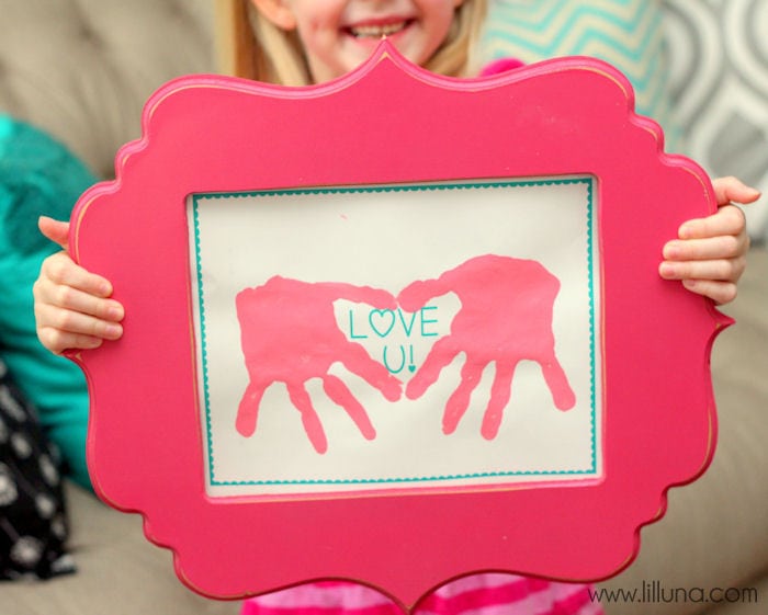 Cute LOVE U Hand Prints printable - perfect gift for Valentine's Day! { lilluna.com } Super easy and kids will have fun helping!!