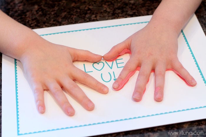 Cute LOVE U Hand Prints printable - perfect gift for Valentine's Day! { lilluna.com } Super easy and kids will have fun helping!!