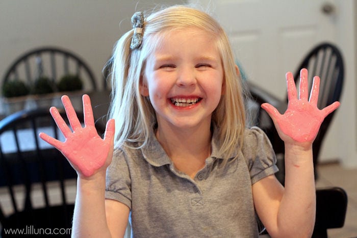 Cute LOVE U Hand Prints printable - perfect gift for Valentine's Day! { lilluna.com } Super easy and kids will have fun helping!!