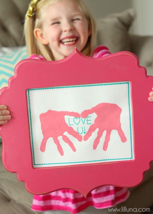 Cute LOVE U Hand Prints printable - perfect gift for Valentine's Day! { lilluna.com } Super easy and kids will have fun helping!!