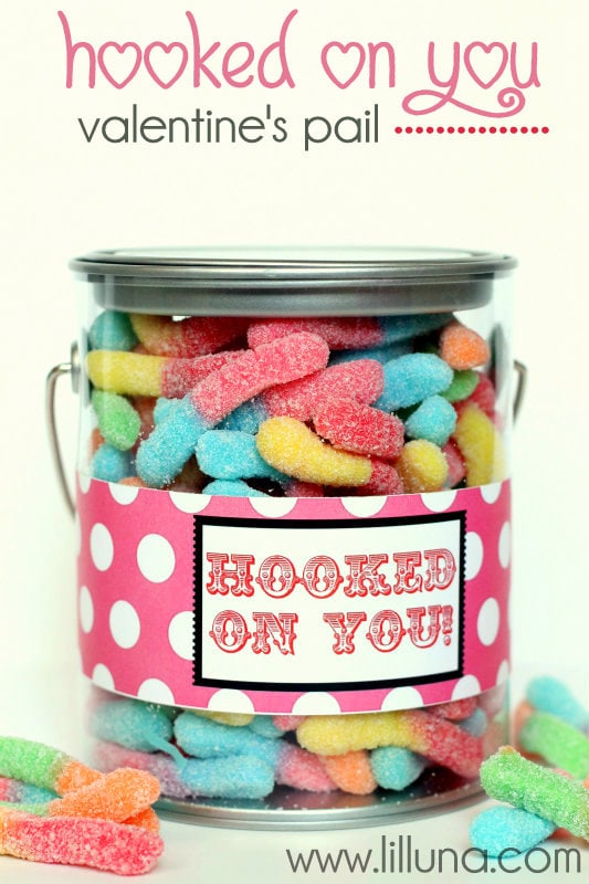 Hooked on You Pail and FREE Print. LOVE this Valentines gift idea on { lilluna.com } A very inexpensive, but tasty treat!!