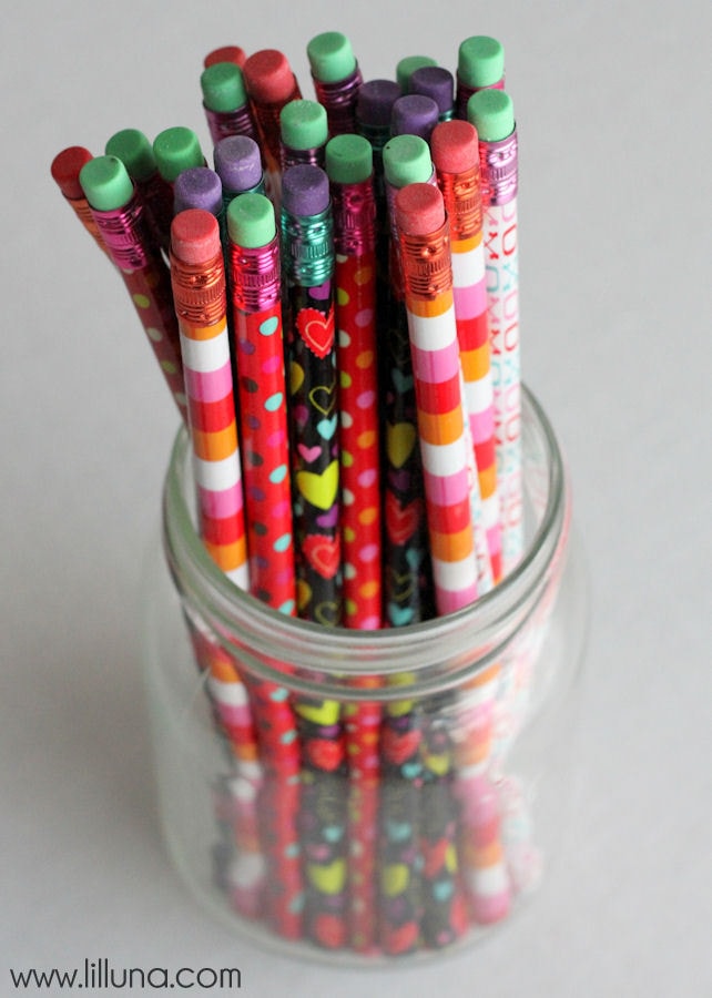EASY and CUTE Valentine's Day Teacher Gift and FREE print on { lilluna.com } Just fill with pencils, pens, whatever a teacher needs!