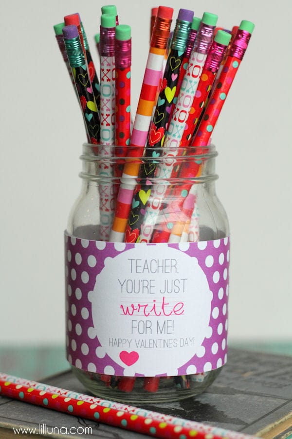 EASY and CUTE Valentine's Day Teacher Gift and FREE print on { lilluna.com } Just fill with pencils, pens, whatever a teacher needs!