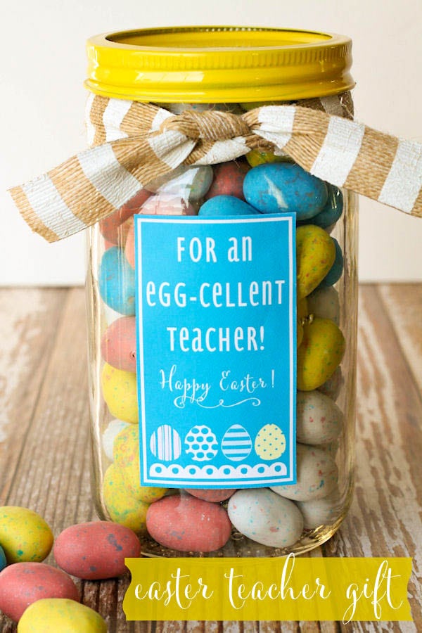 Egg-Cellent Easter Gift Ideas - cute and inexpensive! { lilluna.com } Few supplies needed to make this fun Easter gift.