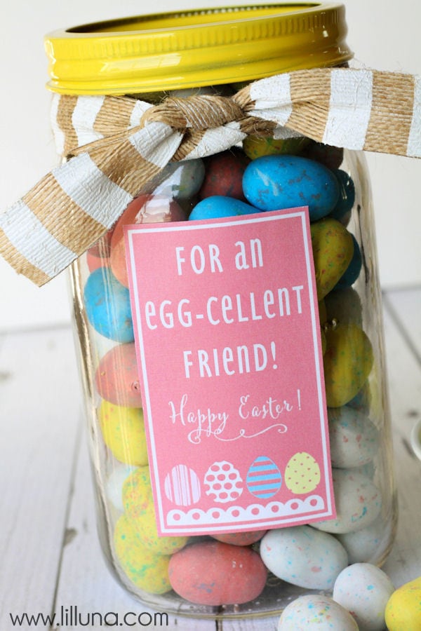 Egg-Cellent Easter Gift Ideas - cute and inexpensive! { lilluna.com } Few supplies needed to make this fun Easter gift.