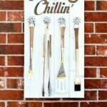 Grill Set Holder - Grillin' and Chillin' Sign tutorial on { lilluna.com } The perfect gift for dad or grandpa for Father's Day!