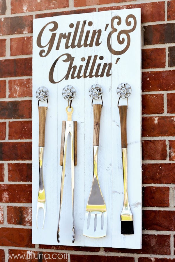 Grill Set Holder and Sign tutorial { lilluna.com }