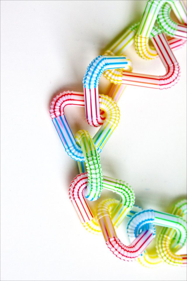 A collection of fun and quick crafts, perfect to keep the kids busy during the summer! Check it out on { lilluna.com } !!