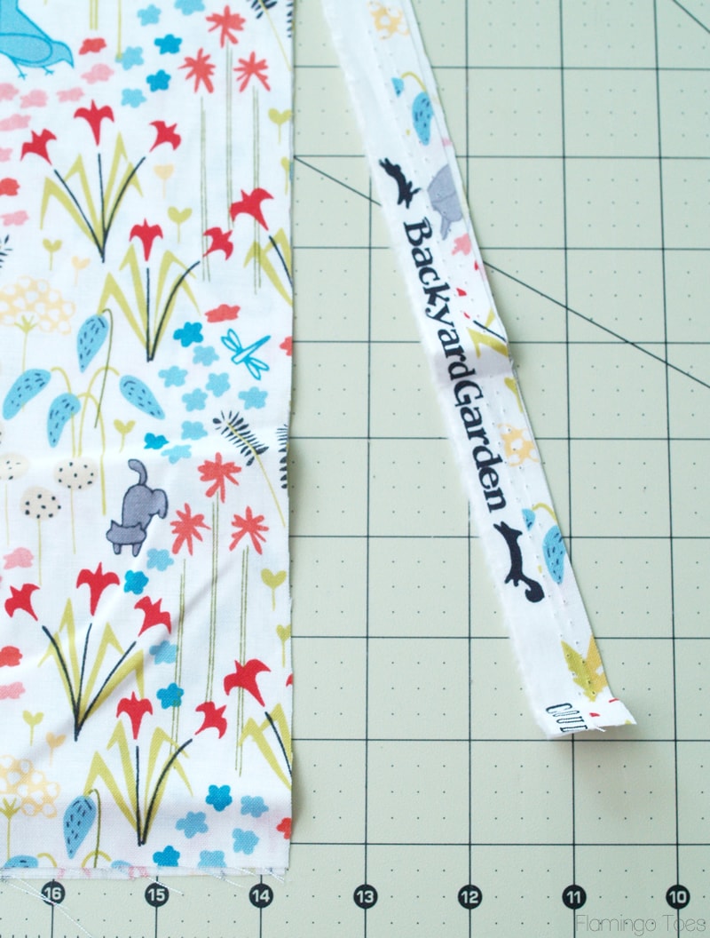 Easy DIY 30 Minute Apron Tutorial - a cute gift idea or project! { lilluna.com } All you need is cute fabric, ribbon, and pom pom trim!