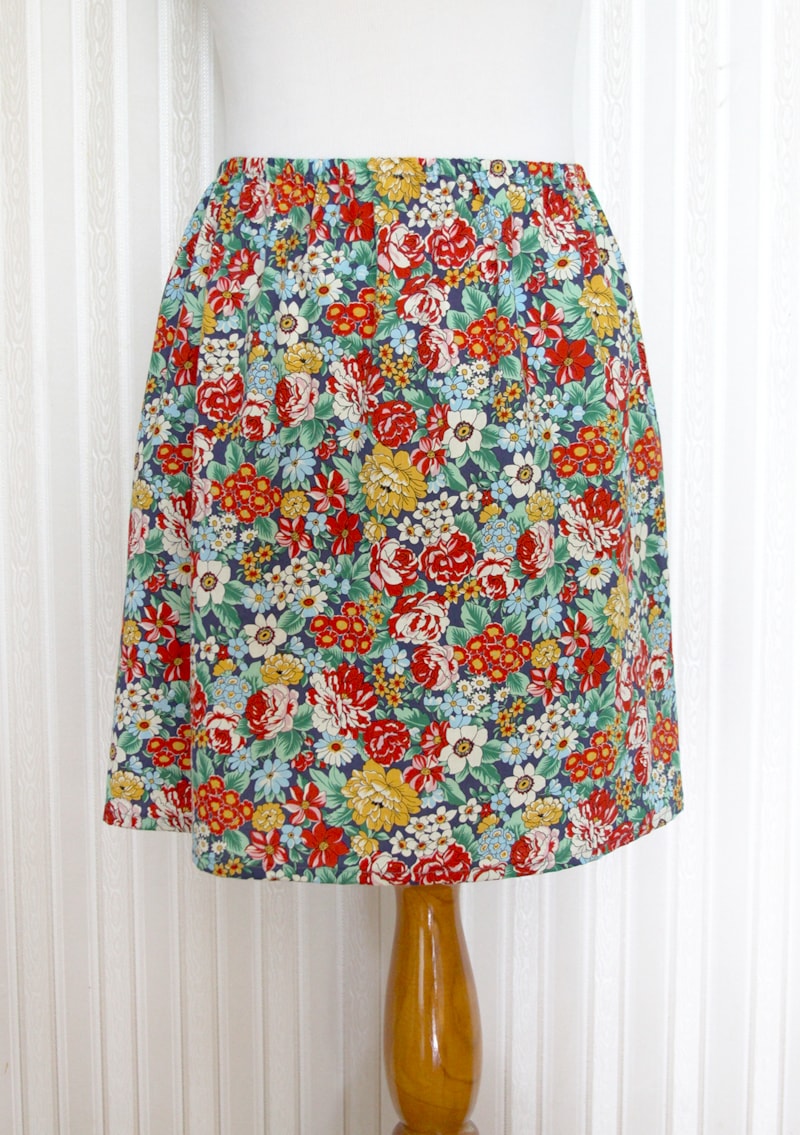 Easy 15 Minute DIY Skirt tutorial on { lilluna.com } Super quick to make and best part, you can choose your own fabric and grab some elastic and basic sewing supplies and you're set.