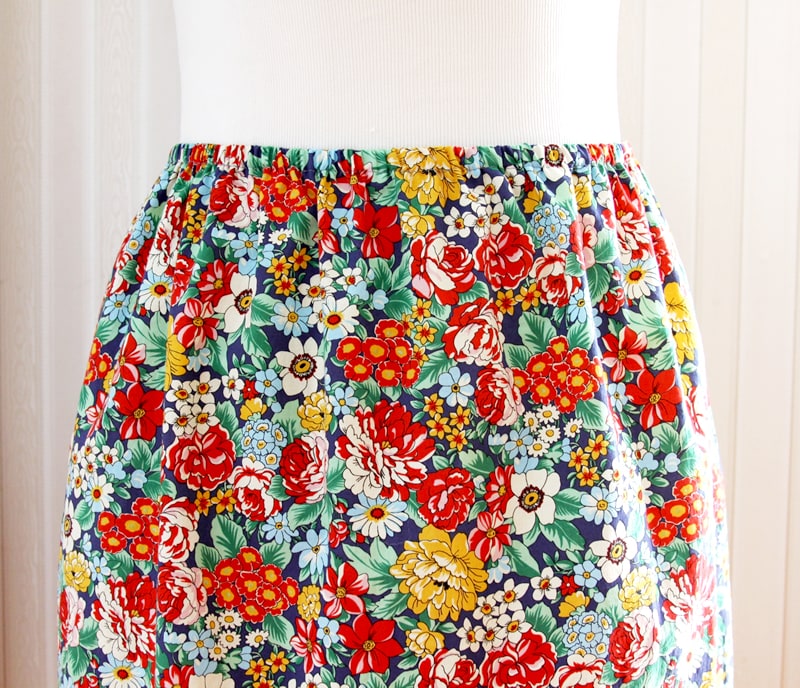Easy 15 Minute DIY Skirt tutorial on { lilluna.com } Super quick to make and best part, you can choose your own fabric and grab some elastic and basic sewing supplies and you're set.