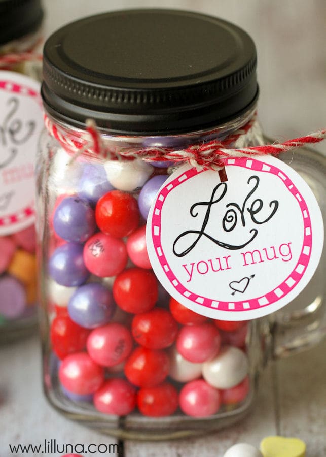 LOVE your Mug Valentine's gift idea - free tags on { lilluna.com } A simple and inexpensive idea!