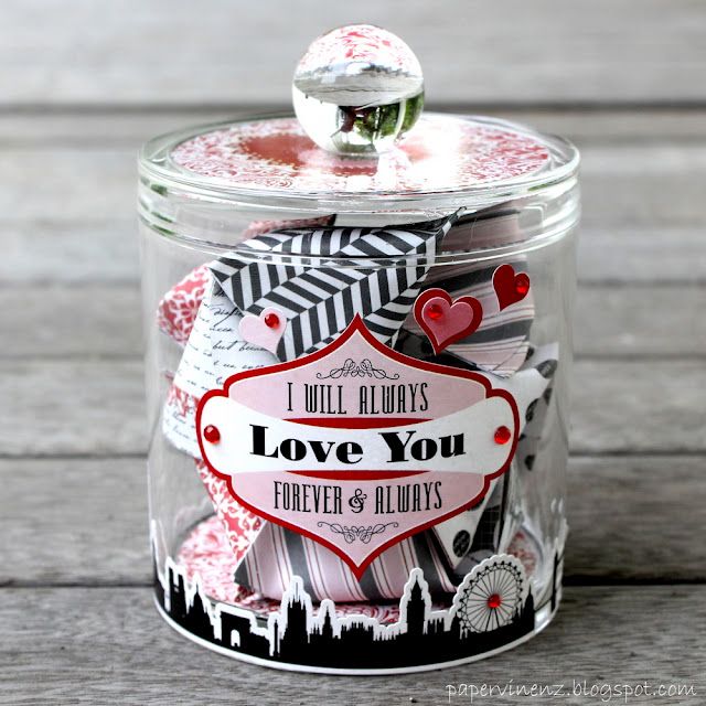 30+ Valentine's Gift Ideas for Him - a roundup of valentines gifts and treats for the hubby! { lilluna.com }