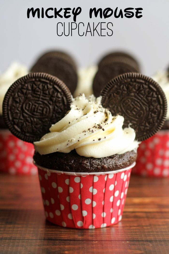 Super cute and simple Mickey Mouse Cupcakes perfect for you next Disney party! { lilluna.com } Super soft and moist - made with a black & white cupcake mix, frosting pouch, and oreos for ears!!