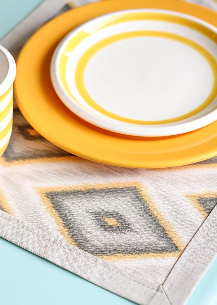 Beautiful Table Makeover tutorial on { lilluna.com }