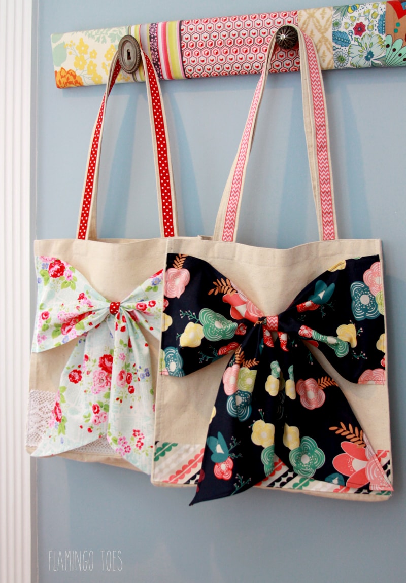 Easy DIY Bow Tote Tutorial - SO cute and simple. And such a great gift idea!! { lilluna.com }