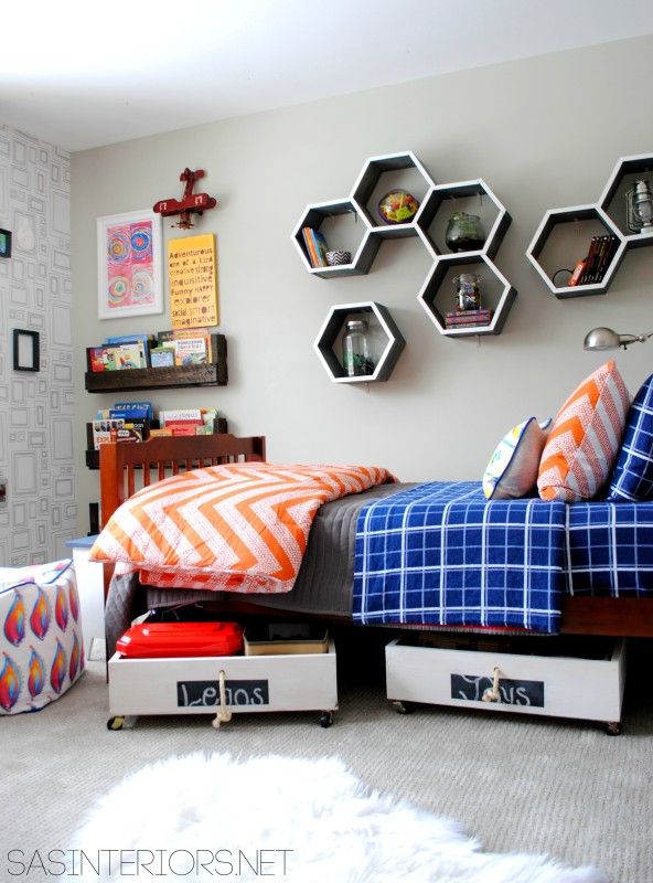 A roundup of lots of great boys rooms designs to help inspire your own boys room. See it on { lilluna.com }!