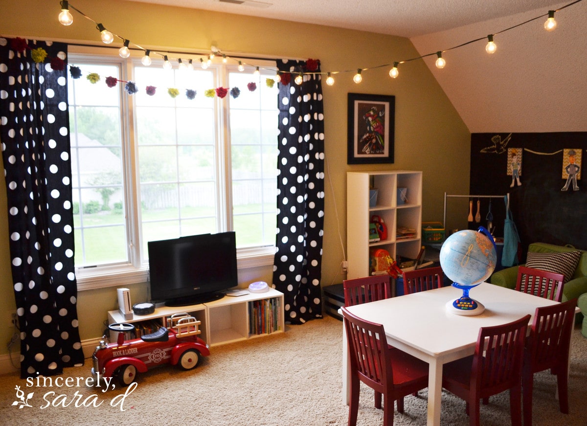 A roundup of amazing playroom ideas! Check it out on { lilluna.com } Lots of great and fun ideas!