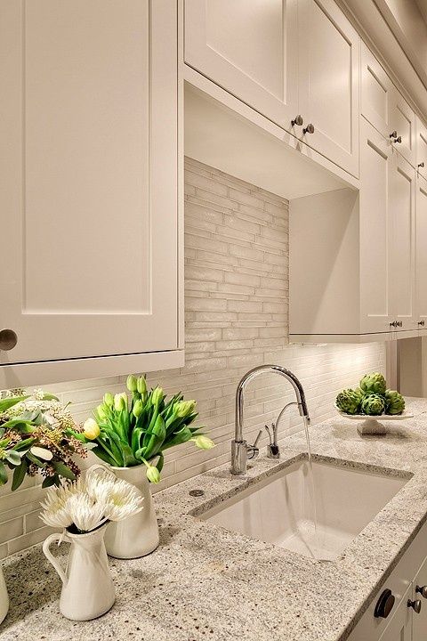 A roundup of beautiful kitchens to inspire your own kitchen design! Check it out on { lilluna.com }