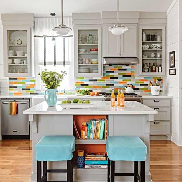 A roundup of beautiful kitchens to inspire your own kitchen design! Check it out on { lilluna.com }