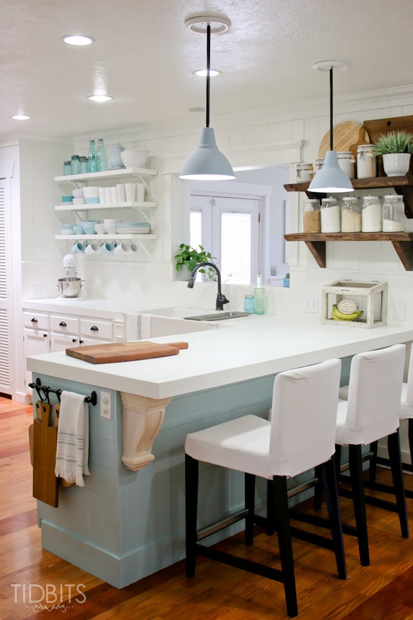 A roundup of beautiful kitchens to inspire your own kitchen design! Check it out on { lilluna.com }