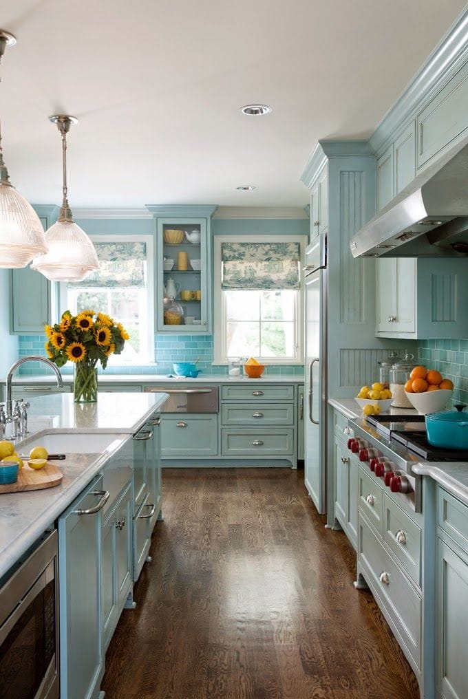 A roundup of beautiful kitchens to inspire your own kitchen design! Check it out on { lilluna.com }
