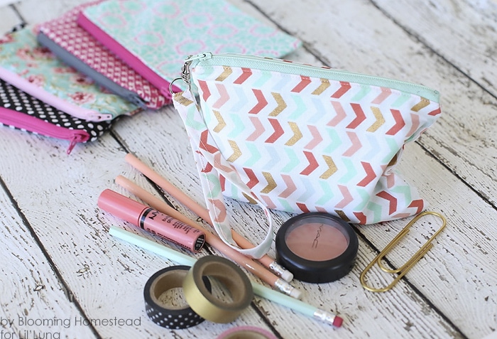 Easy sew zipper pouches - Perfect beginner project! Full tutorial on { lilluna.com }