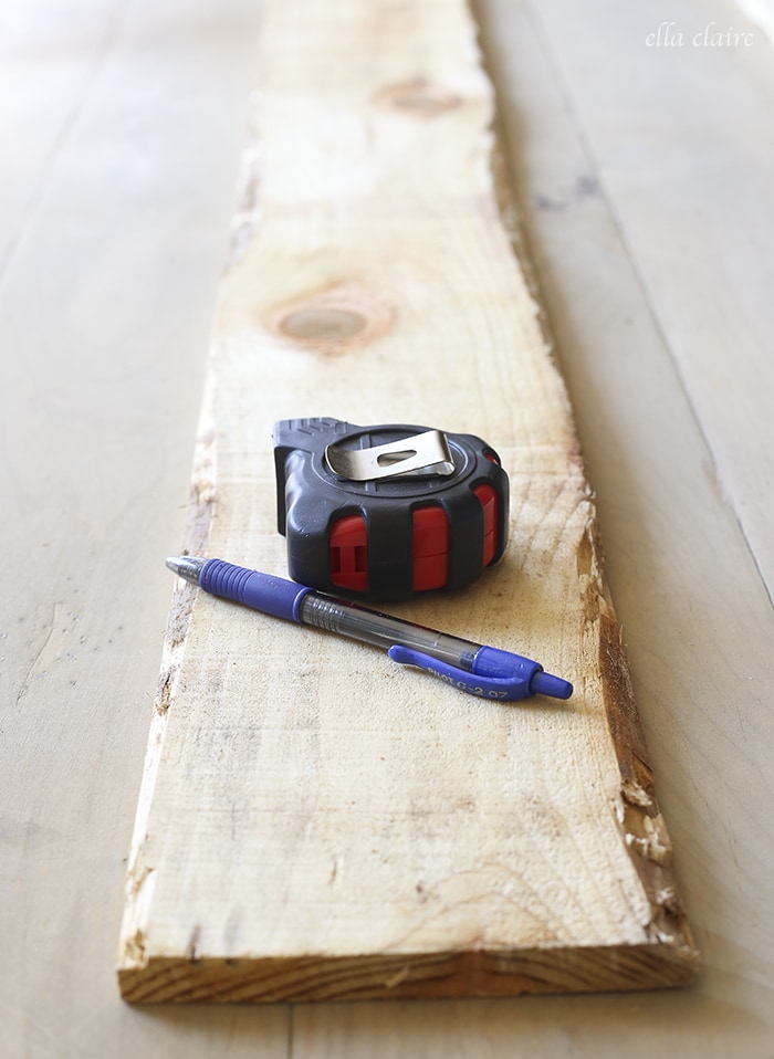 Easy Rustic DIY Candle Holder- Perfect for the holidays! Get the simple tutorial on { lilluna.com }