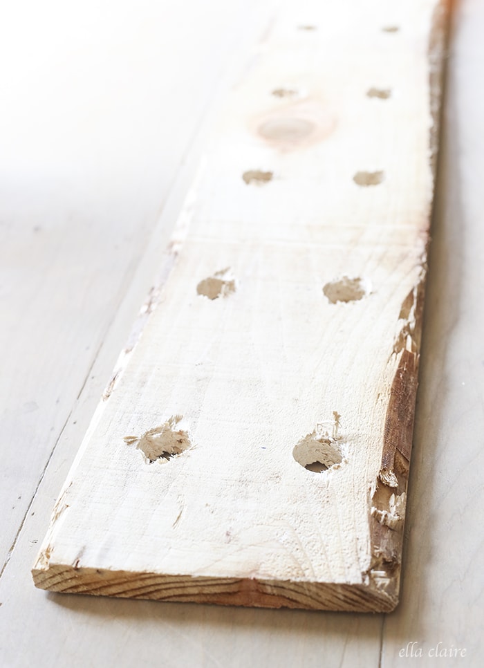 Easy Rustic DIY Candle Holder- Perfect for the holidays! Get the simple tutorial on { lilluna.com }