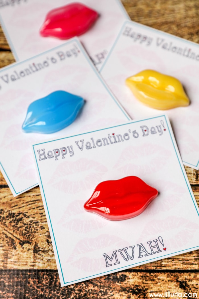 MUSTACHE & LIP PUTTY Valentines - free tags to go with these non-candy Valentines ideas that are cute, quick and cheap!