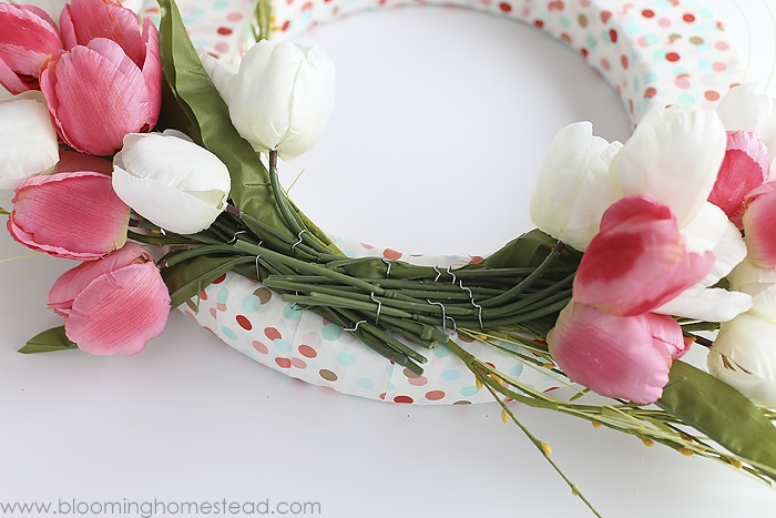 BEAUTIFUL (and simple) Hello Spring Wreath tutorial - this is the perfect craft to make and display on your front door or in your home.