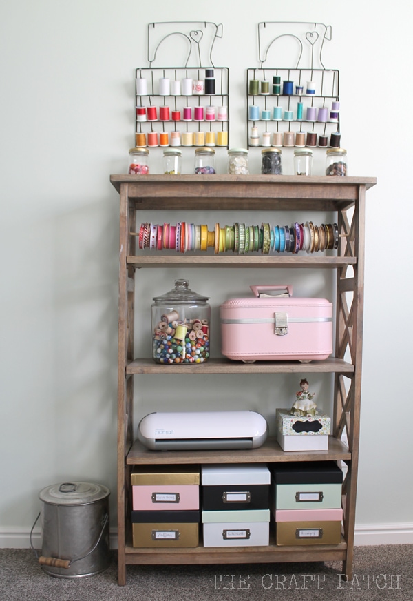 An awesome roundup of 20+ ideas to inspire your craft room organization!! A must-see on { lilluna.com }