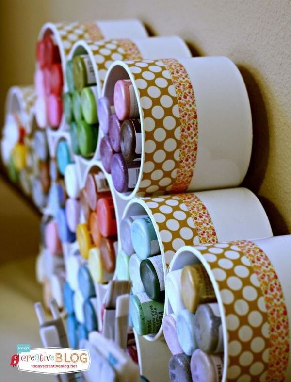 An awesome roundup of 20+ ideas to inspire your craft room organization!! A must-see on { lilluna.com }