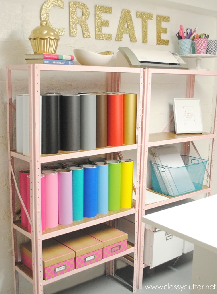 An awesome roundup of 20+ ideas to inspire your craft room organization!! A must-see on { lilluna.com }